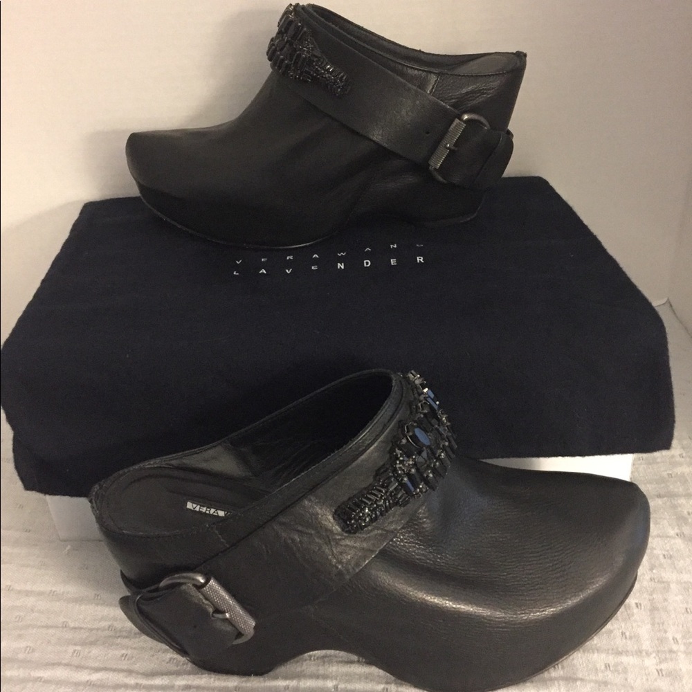 GUC Vera Wang Lavender Label Sz 7.5 Black Clogs